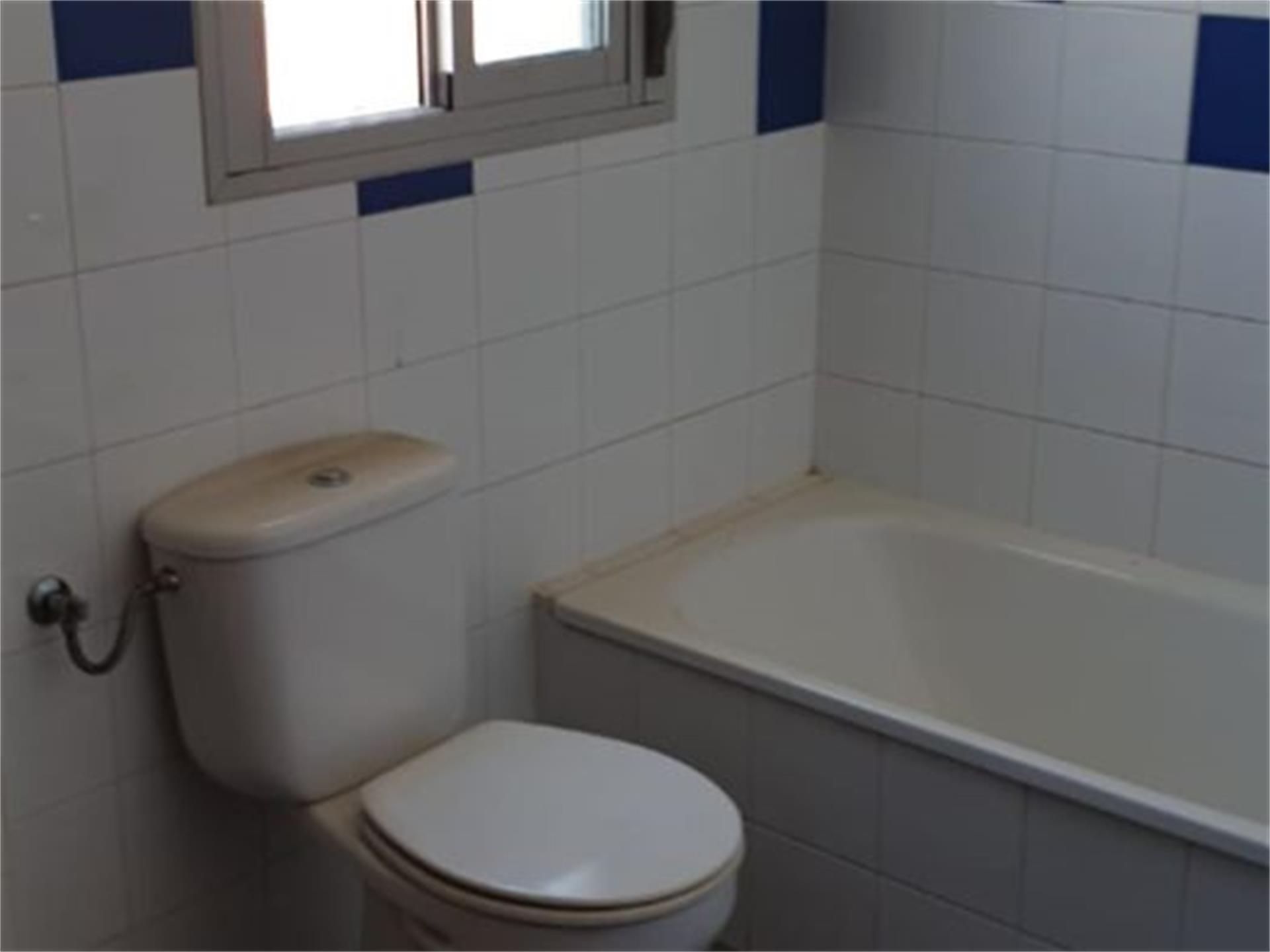 Casa adosada en venta en Calle Torreáguila, Montijo Baño de Casa adosada en venta en Montijo