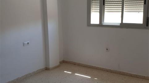 Foto 2 de Casa adosada en venda a Calle Torreáguila, Montijo, Badajoz