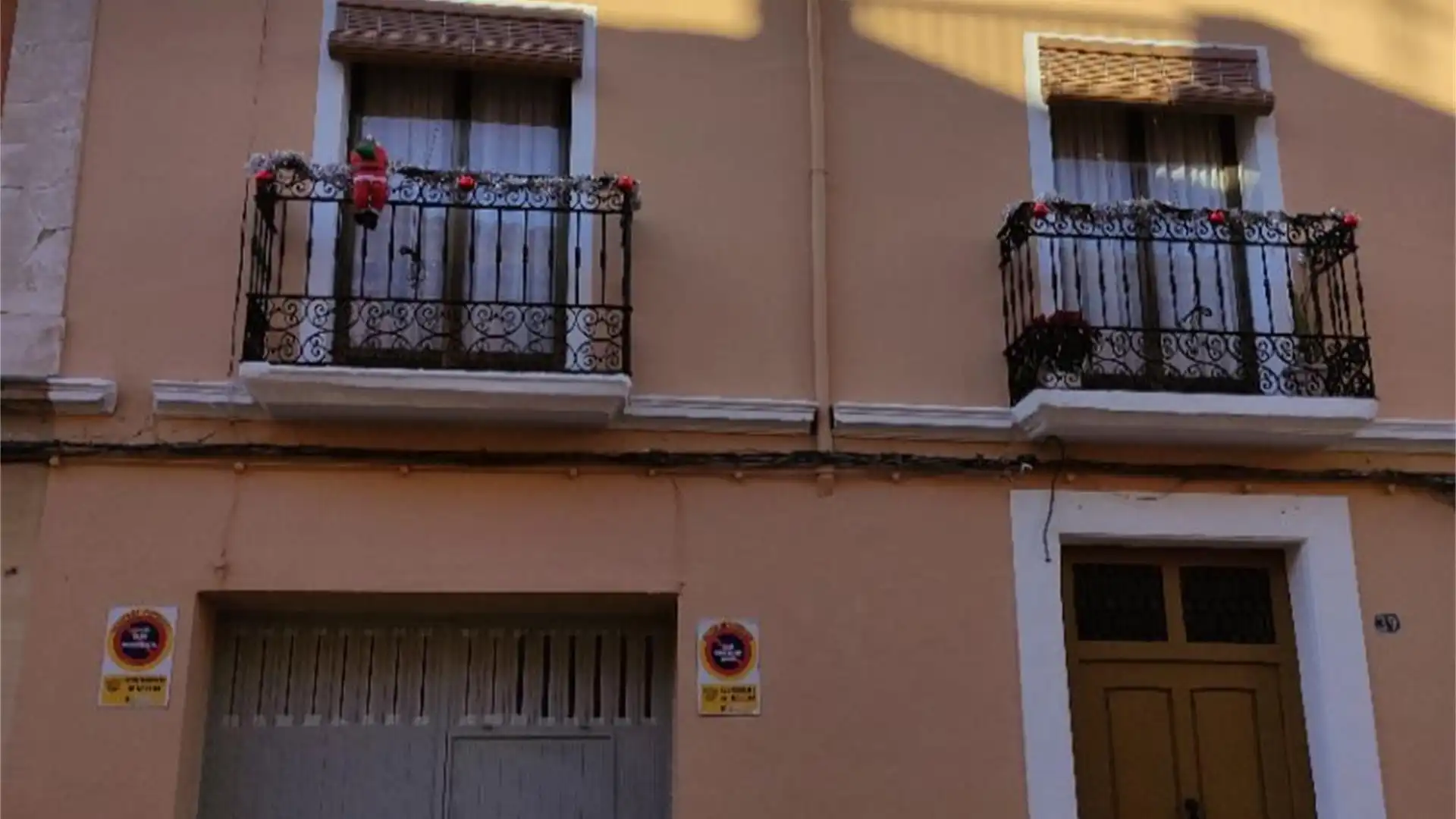 Vista exterior de Local en venta en Novelda