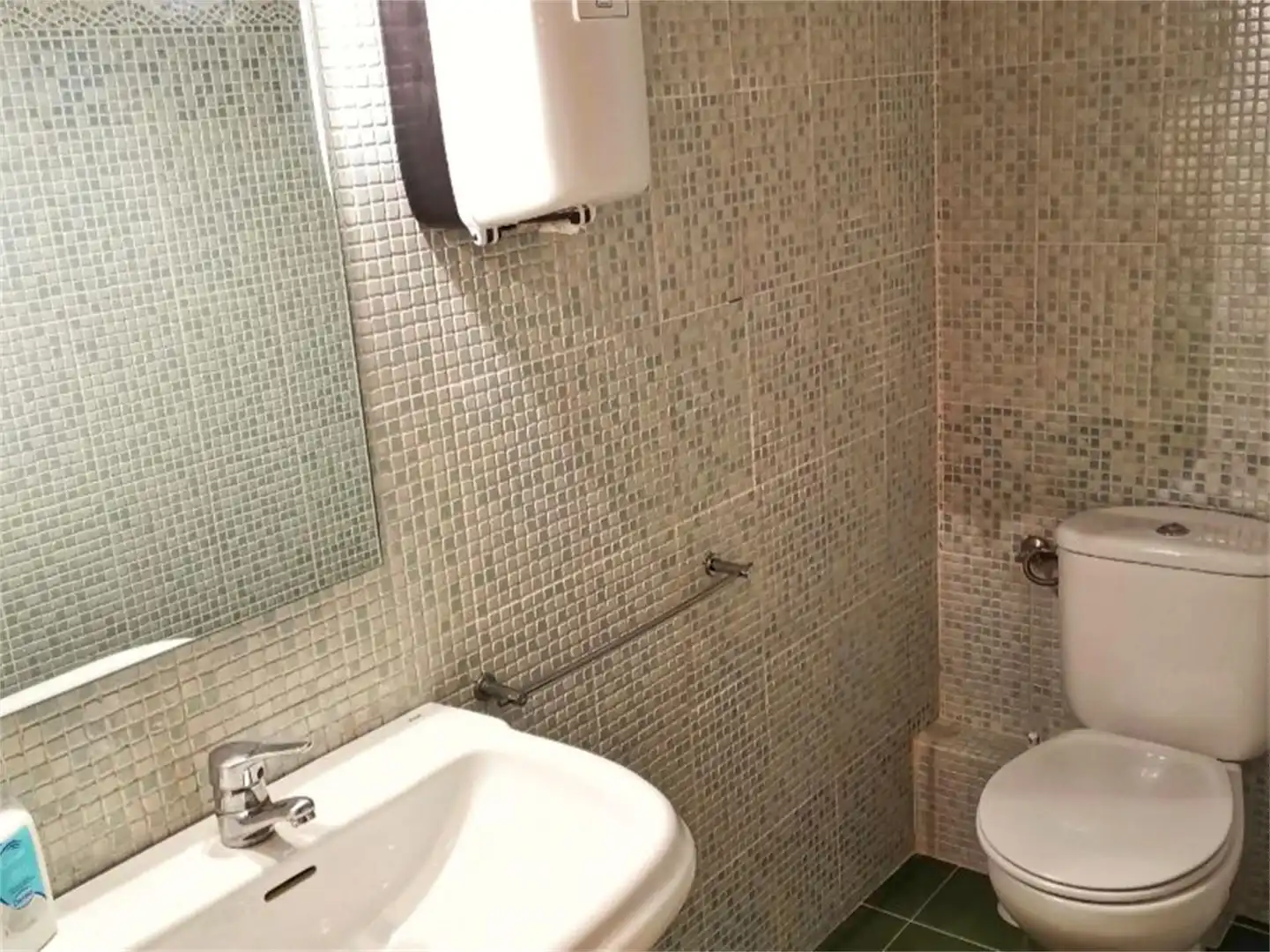 Bathroom of Commercial properties for rent in Sort  with Heating