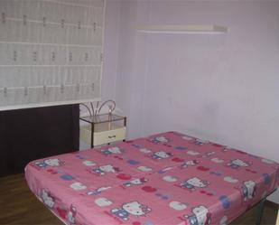 Bedroom of Flat to share in Lugo Capital  with Air Conditioner