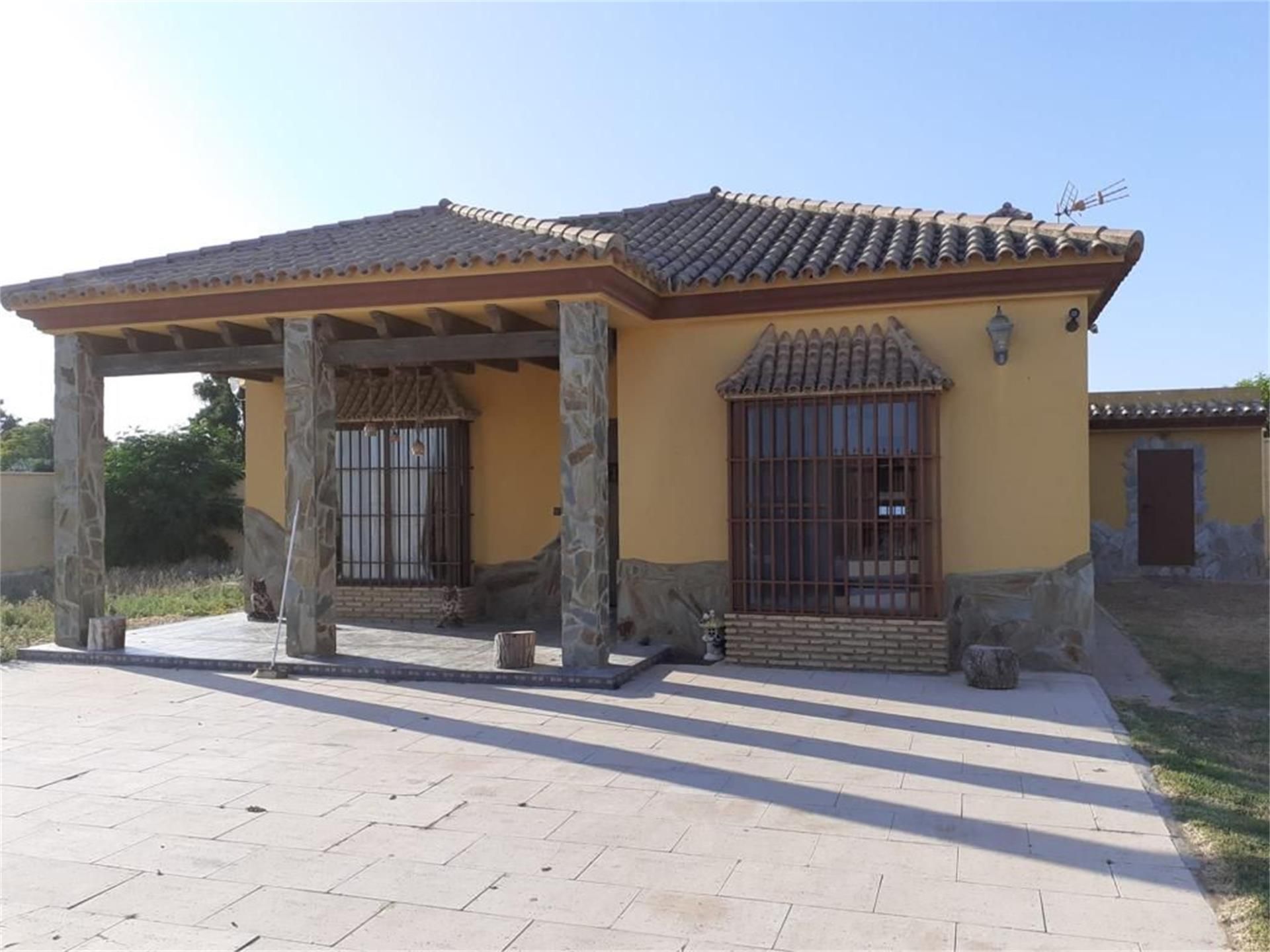 Vista exterior de Casa o xalet en venda en Chipiona amb Aire condicionat i Terrassa