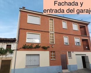 Vista exterior de Casa adosada en venda en Bermellar amb Terrassa i Balcó