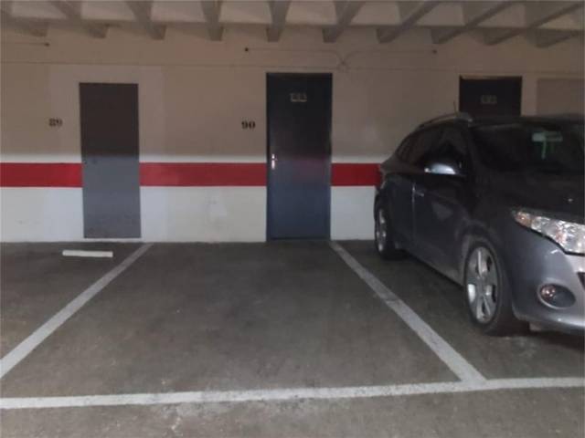 Garaje en Venta en Calle Francisco de Vitoria, 28 en Paseo Constitución - Las Damas