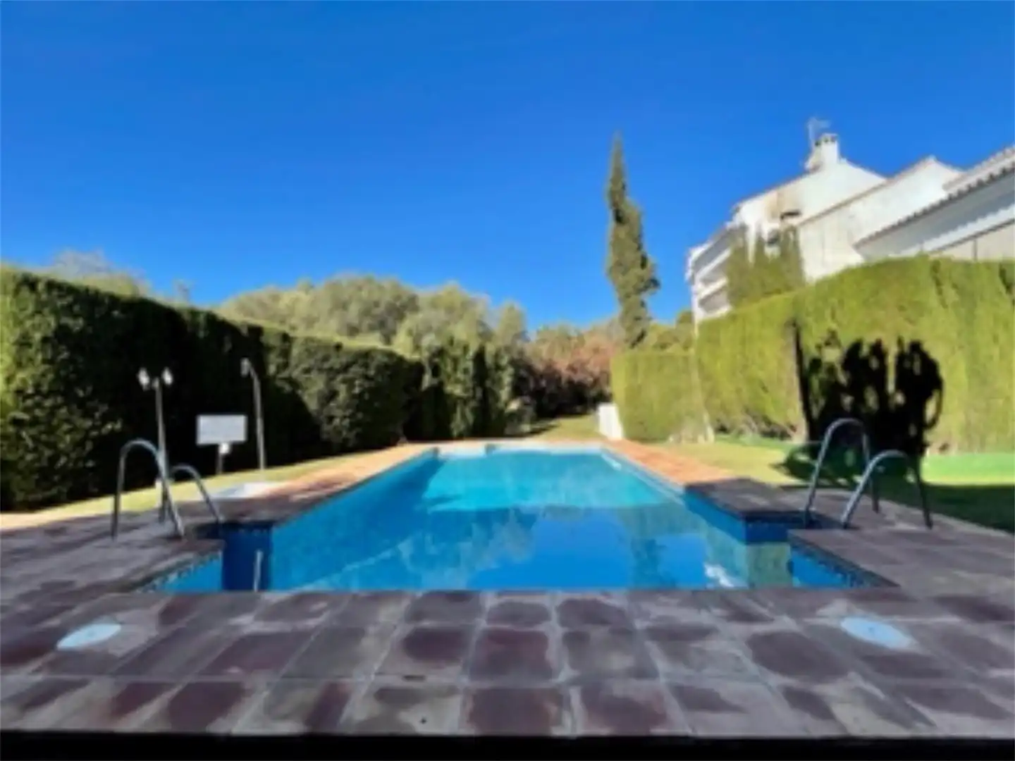Piso en venta en Las Lomas del Pozuelo, Río Real Piscina de Piso en venta en Marbella con Jardín privado, Terraza y Trastero
