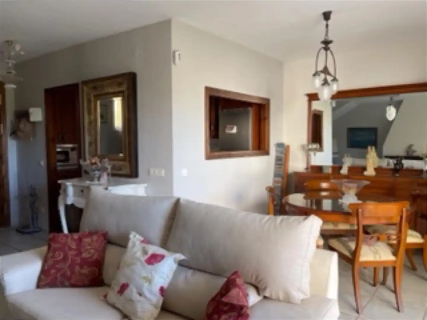 Piso en venta en Las Lomas del Pozuelo, Río Real Sala de estar de Piso en venta en Marbella con Jardín privado, Terraza y Trastero
