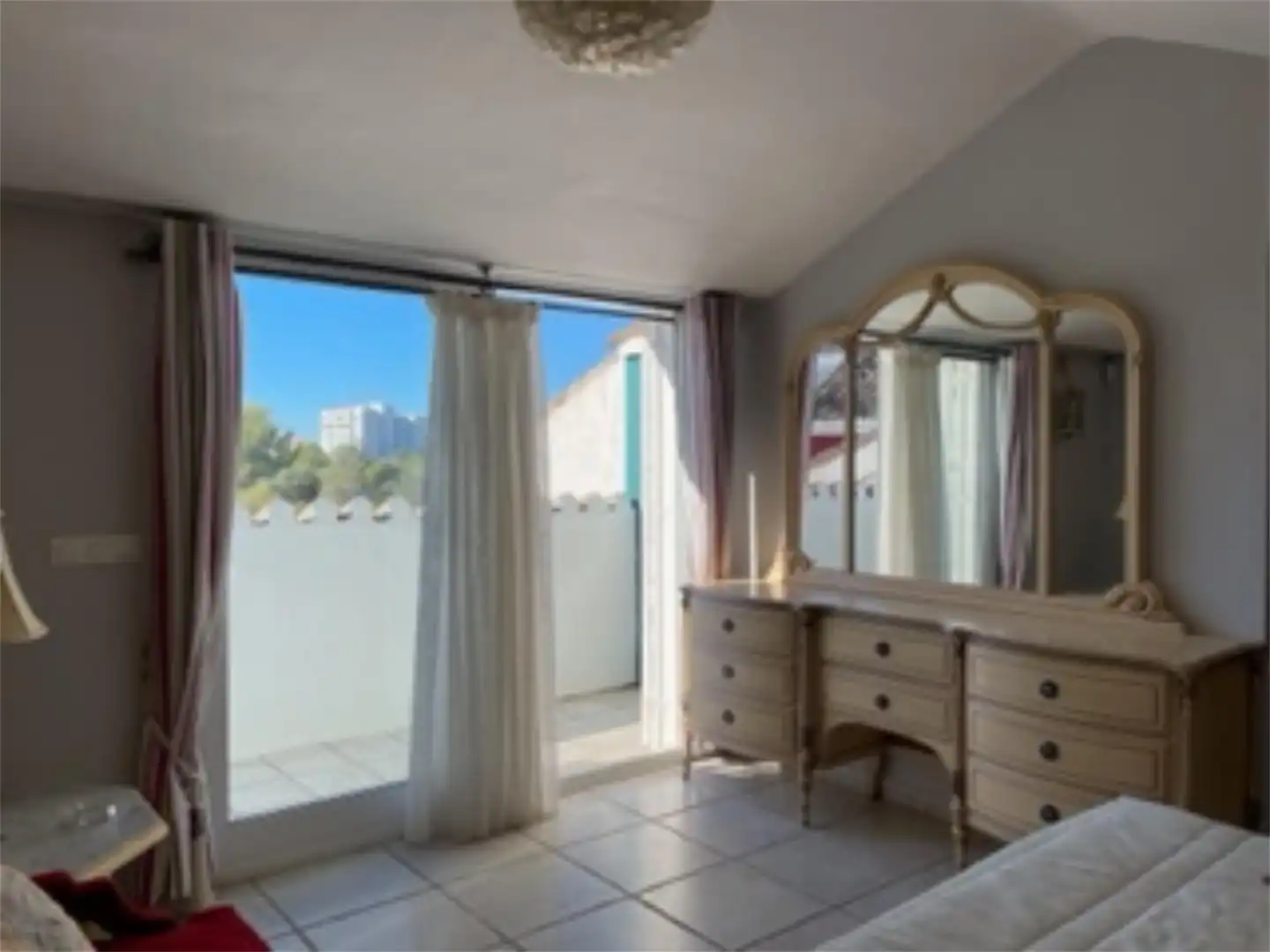 Piso en venta en Las Lomas del Pozuelo, Río Real Habitación de Piso en venta en Marbella con Jardín privado, Terraza y Trastero
