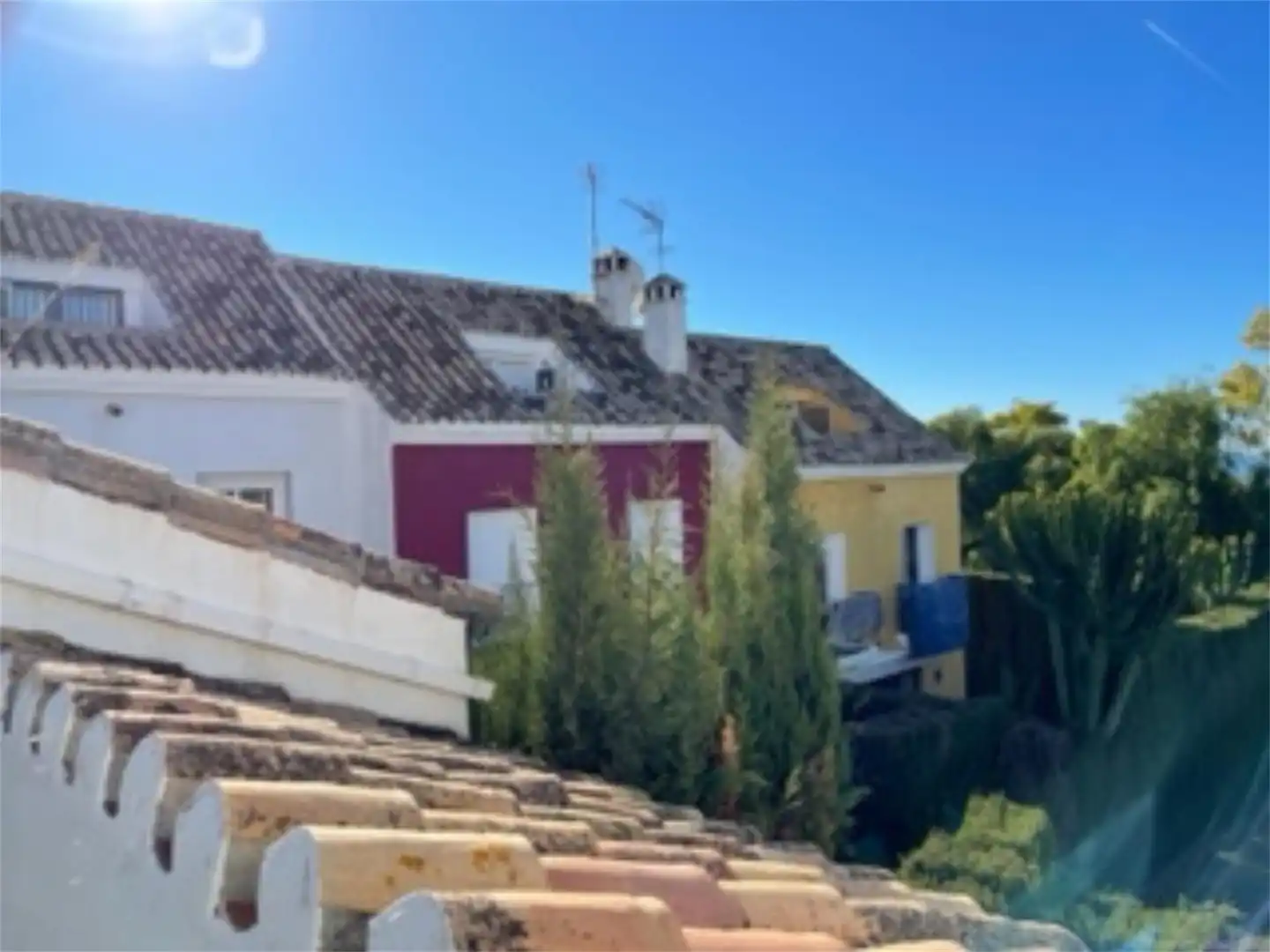 Piso en venta en Las Lomas del Pozuelo, Río Real Vista exterior de Piso en venta en Marbella con Jardín privado, Terraza y Trastero
