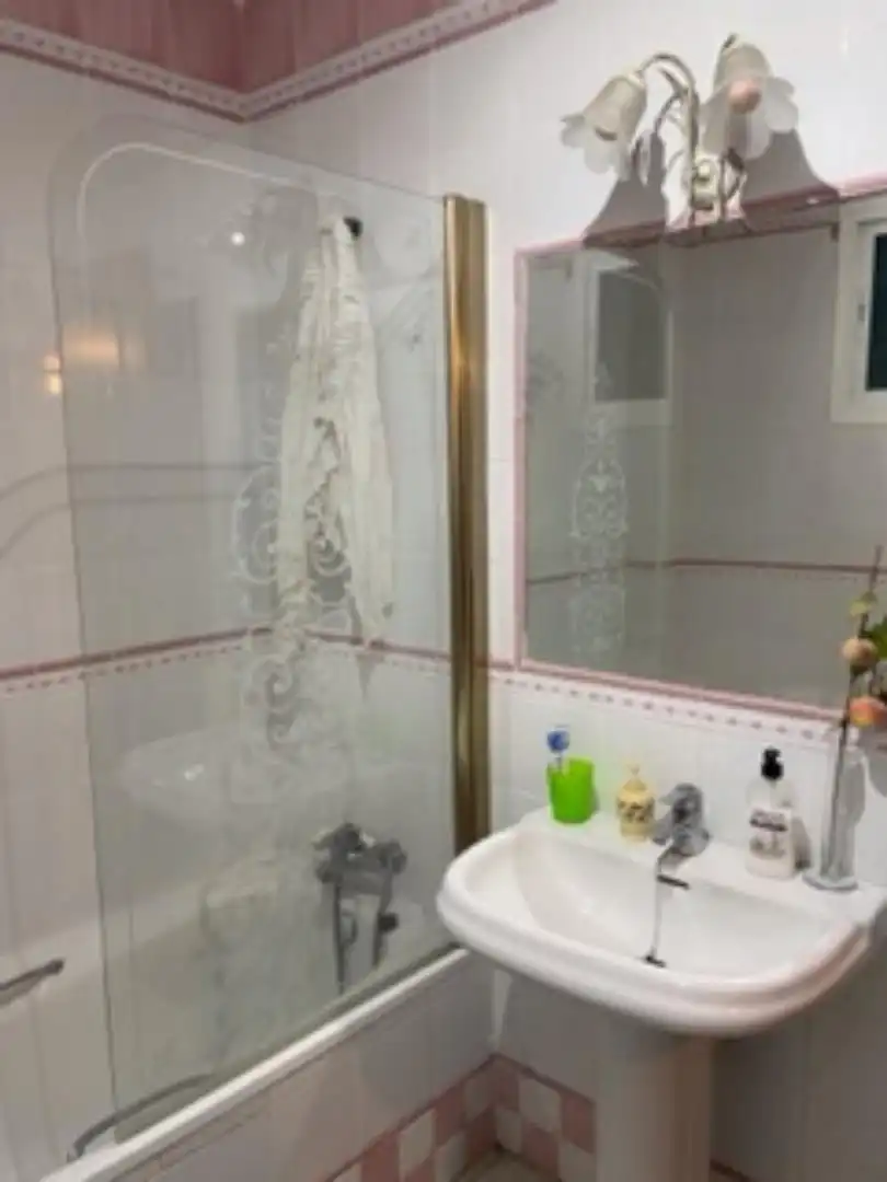 Piso en venta en Las Lomas del Pozuelo, Río Real Baño de Piso en venta en Marbella con Jardín privado, Terraza y Trastero
