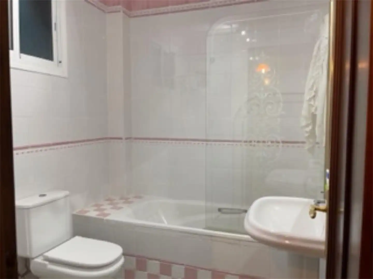 Piso en venta en Las Lomas del Pozuelo, Río Real Baño de Piso en venta en Marbella con Jardín privado, Terraza y Trastero