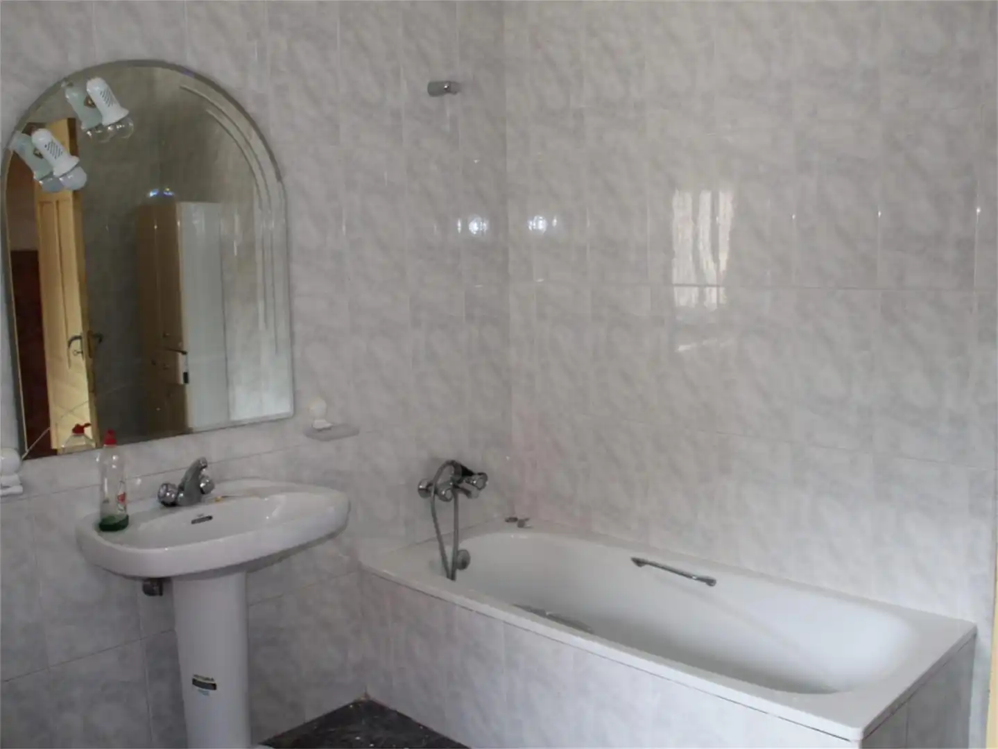 Baño de Casa adosada en venta en Pobladura de Pelayo García