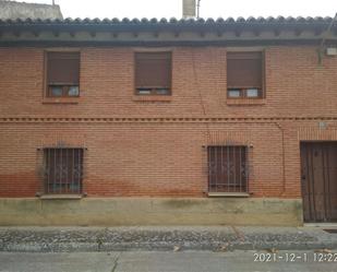 Vista exterior de Casa adosada en venda en Piña de Campos amb Calefacció