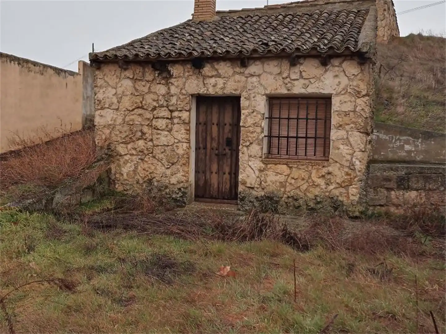 Vista exterior de Casa adosada en venda en Piña de Campos amb Calefacció