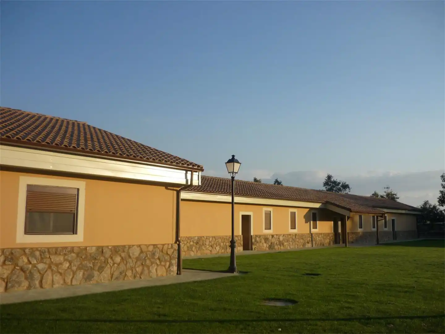 Commercial properties for sale in Avenida Ramón y Cajal, Candeleda Exterior view of Commercial properties for sale in Candeleda with Air Conditioner and Heating