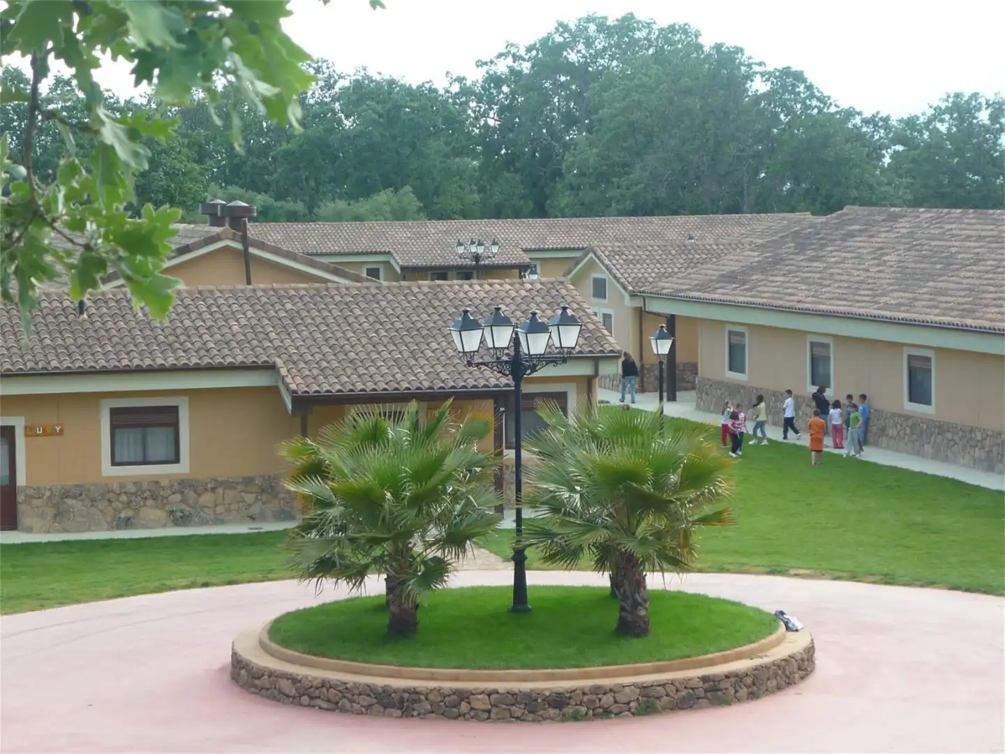 Commercial properties for sale in Avenida Ramón y Cajal, Candeleda Exterior view of Commercial properties for sale in Candeleda with Air Conditioner and Heating