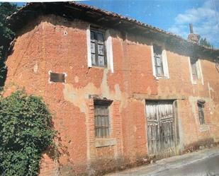 Vista exterior de Planta baixa en venda en Valverde de la Virgen amb Jardí privat