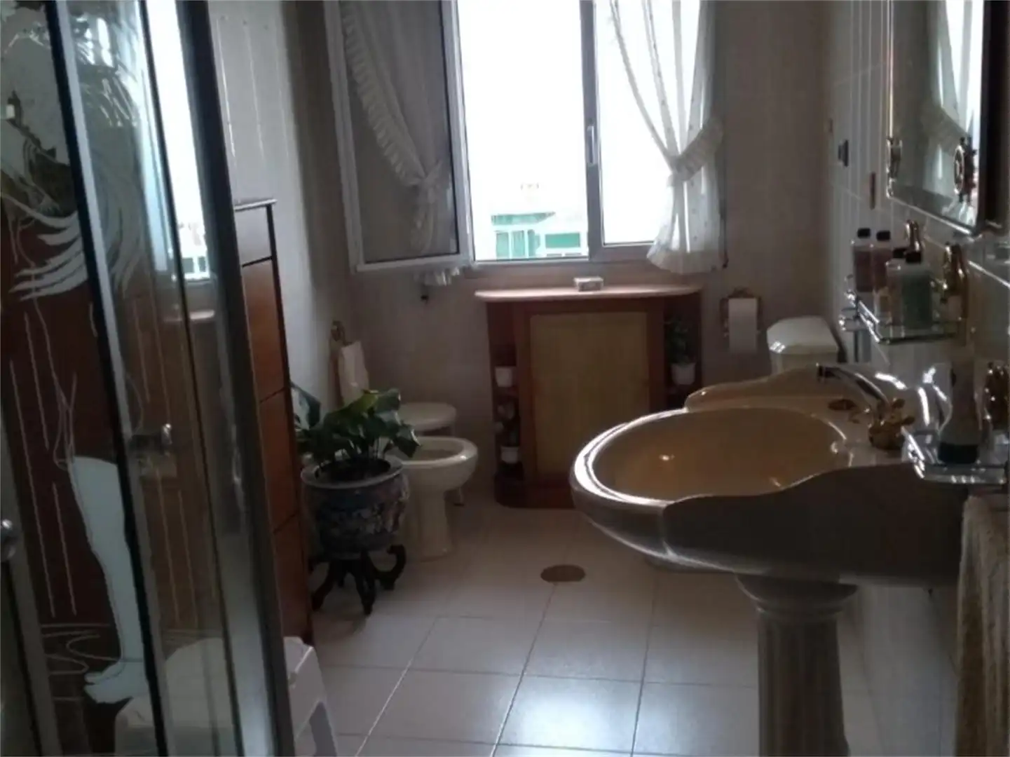 Casa o chalet en venta en Santa Uxía de Ribeira Baño de Casa o chalet en venta en Ribeira con Calefacción, Jardín privado y Terraza