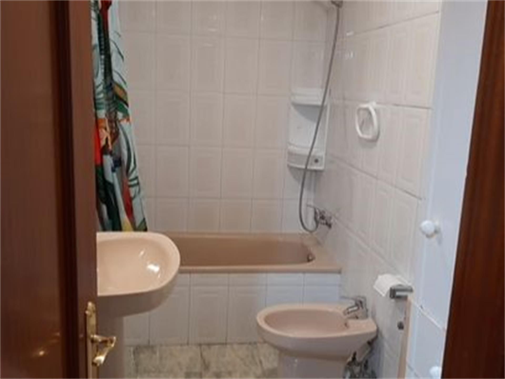 Bathroom of Flat for sale in Portugalete  with Furnished
