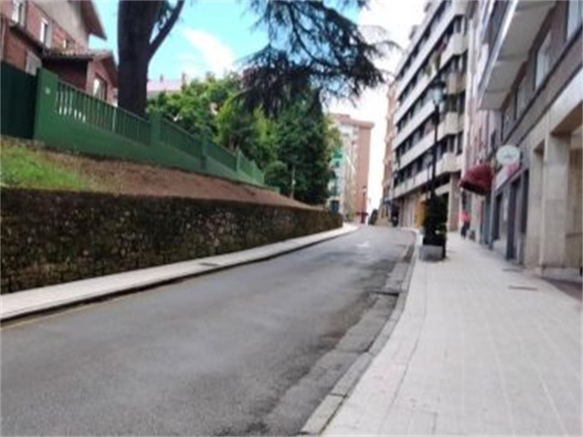 Vista exterior de Traster en venda en Oviedo 