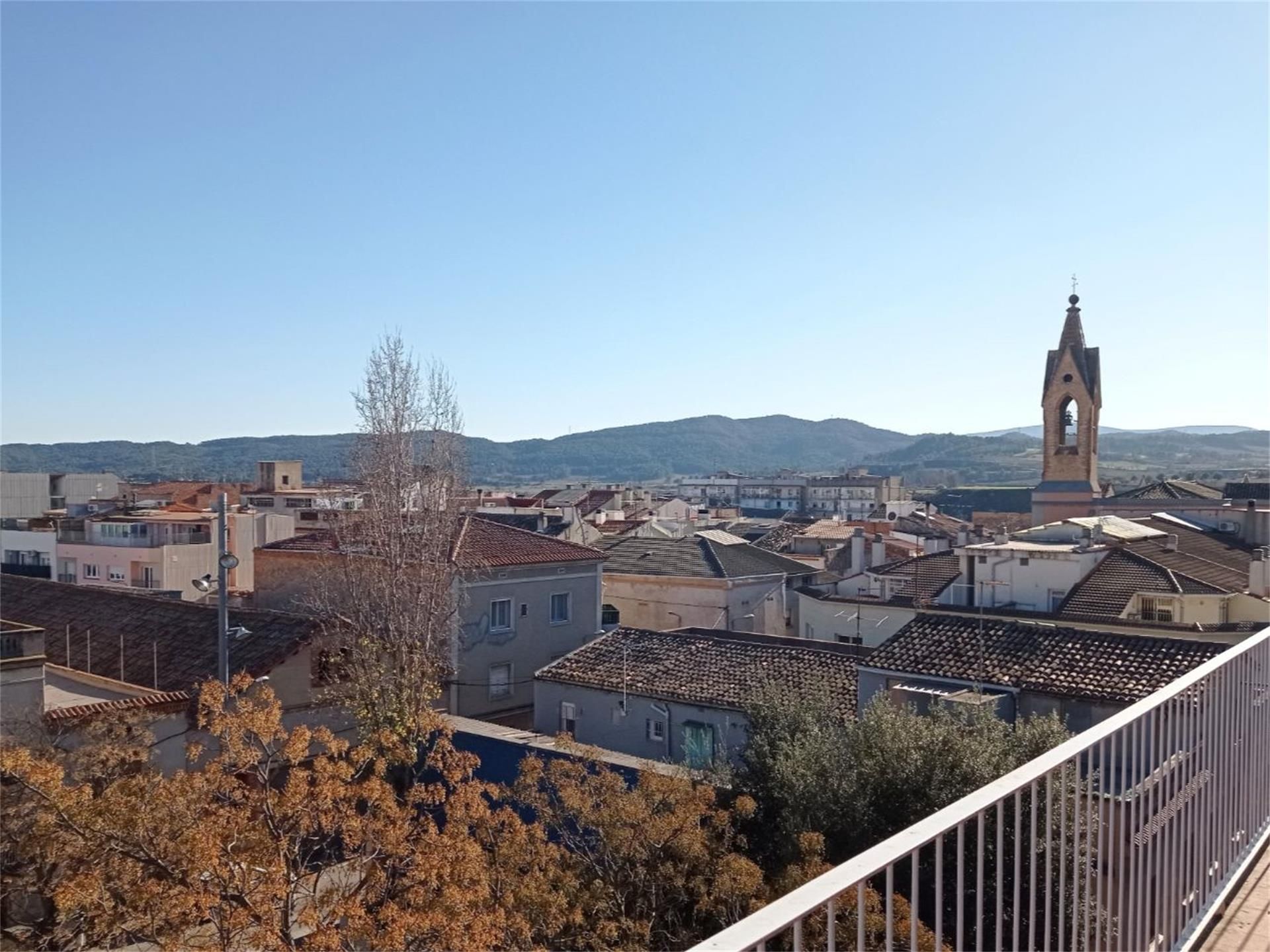 Exterior view of Single-family semi-detached for sale in Igualada  with Terrace, Swimming Pool and Balcony