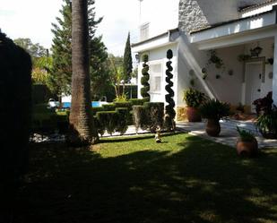 Jardí de Casa o xalet en venda en Carmona amb Aire condicionat, Terrassa i Piscina