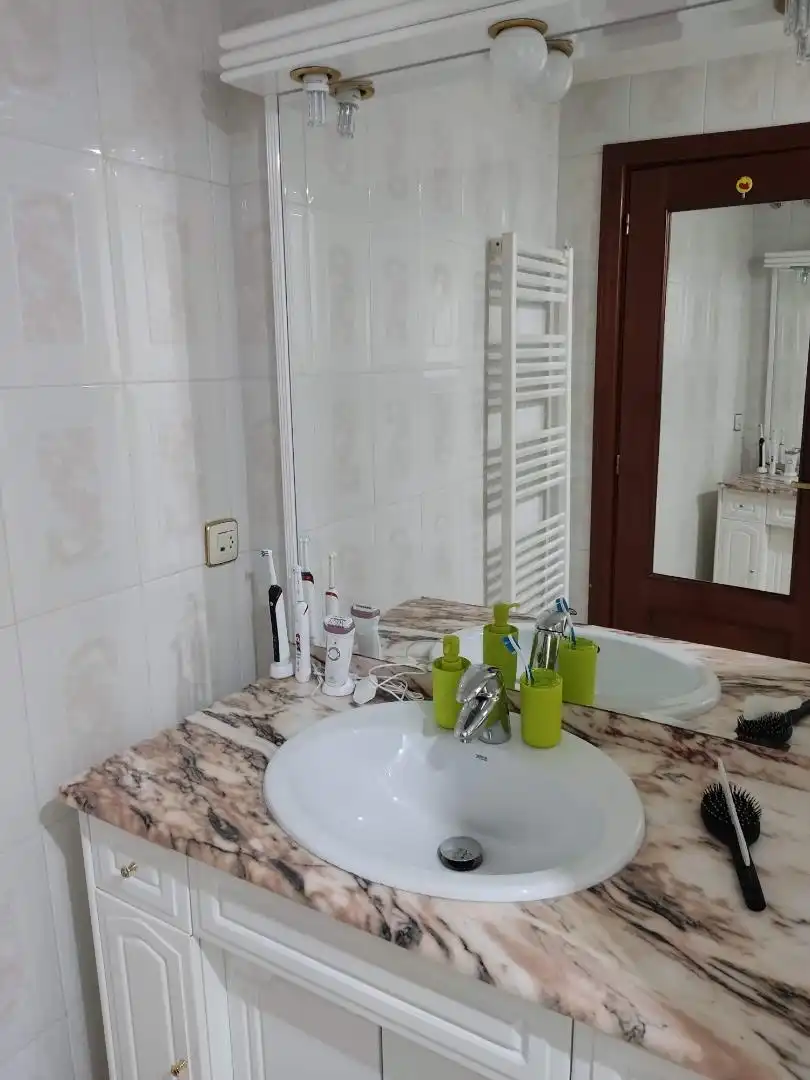 Piso en venta en Calle Larga, 14, Villares de la Reina Baño de Piso en venta en Villares de la Reina con Aire acondicionado, Calefacción y Amueblado