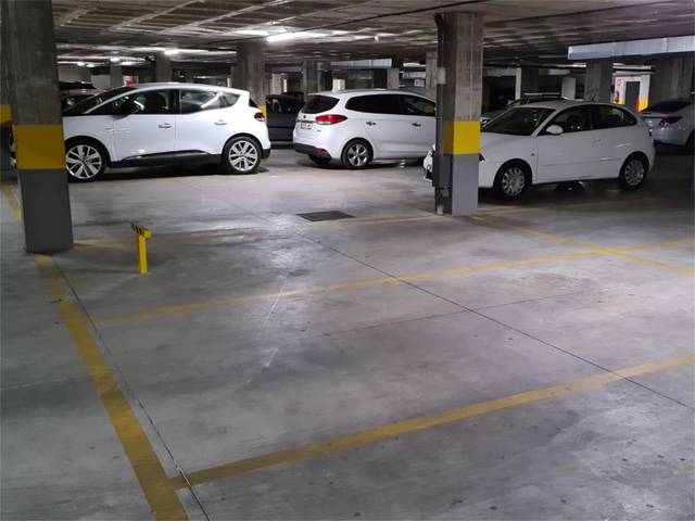 Garaje en Alquiler en Calle Sancho Garcés El Mayor, 3 en Espartales