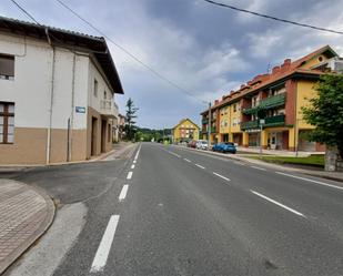 Vista exterior de Casa o xalet en venda en Bárcena de Cicero amb Terrassa i Balcó