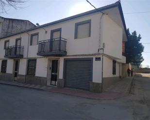 Vista exterior de Casa adosada en venda en Villanueva Mesía amb Terrassa i Balcó