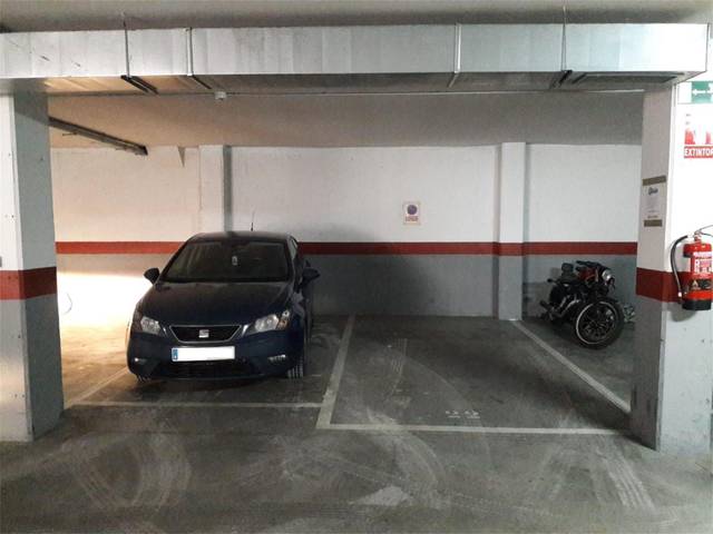 Garaje en Alquiler en Avenida de la Universidad en Universidad - Hospital