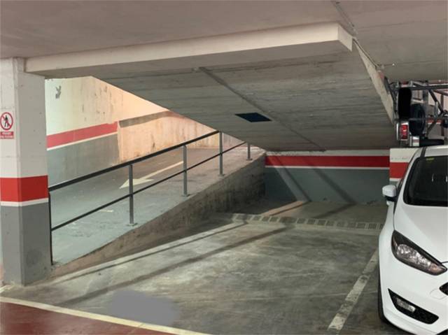 Garaje en Alquiler en Carrer Muralla de Sant Domènec, 18 en Valldaura - Carretera de Cardona