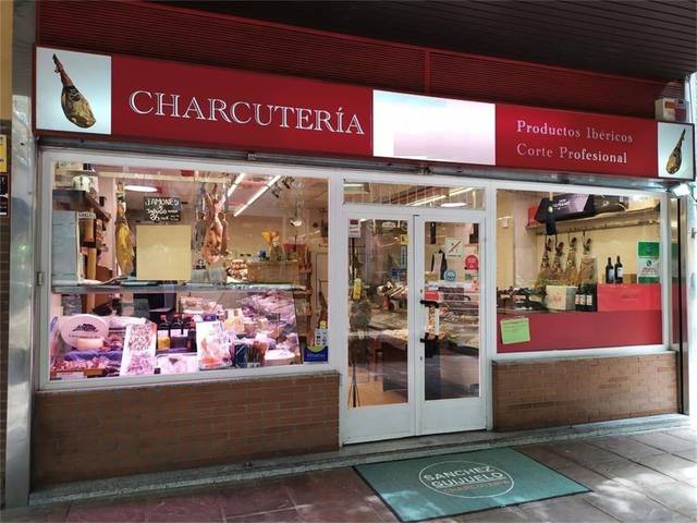 Local comercial en Alquiler en Avenida de Viñuelas en Segunda Fase