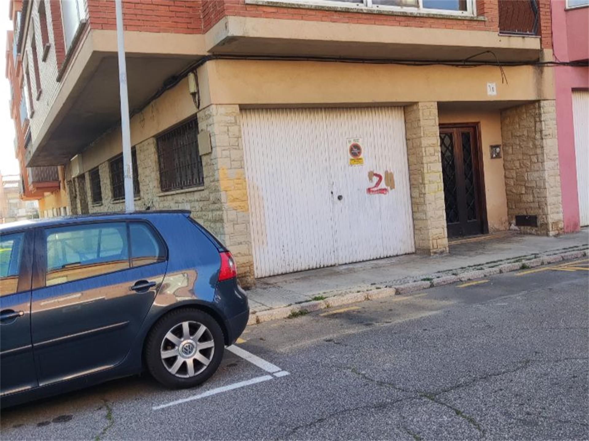 Aparcament de Casa adosada en venda en El Vendrell amb Aire condicionat, Terrassa i Balcó