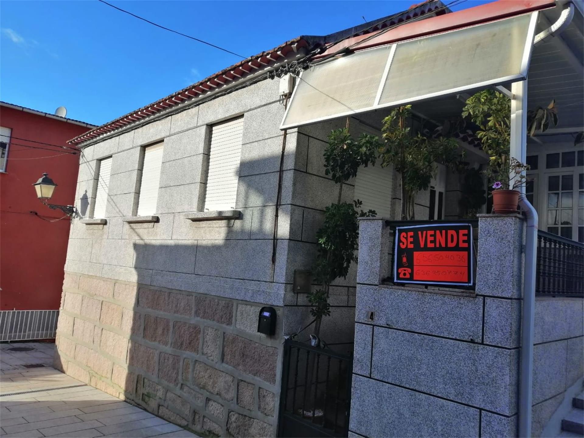 Vista exterior de Planta baixa en venda en Redondela amb Terrassa, Traster i Moblat