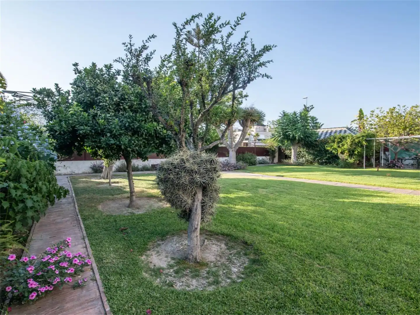 Houses for sale in Avenida de Bajo de Guía, 8, Centro - Calzada - Cabo Noval Garden of Houses for sale in Sanlúcar de Barrameda with Air Conditioner, Heating and Private garden