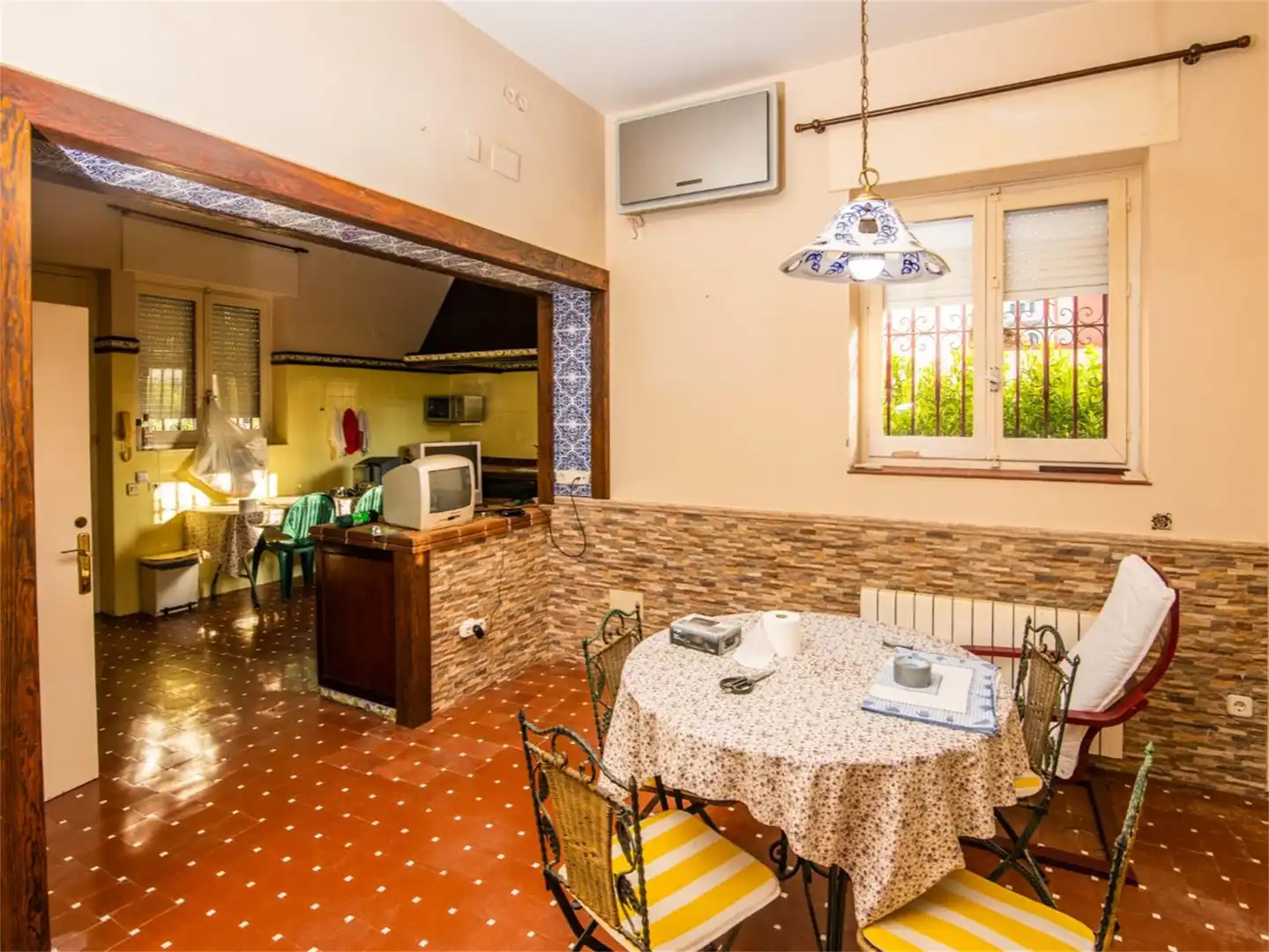 Houses for sale in Avenida de Bajo de Guía, 8, Centro - Calzada - Cabo Noval Kitchen of Houses for sale in Sanlúcar de Barrameda with Air Conditioner, Heating and Private garden