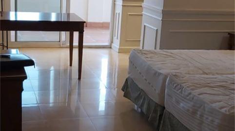 Flat for sale in Bulevar Alfonso Hohenlohe, Lomas de Marbella Club, Málaga - image 3 Photo 3 of Flat for sale in Bulevar Alfonso Hohenlohe, Lomas de Marbella Club, Málaga