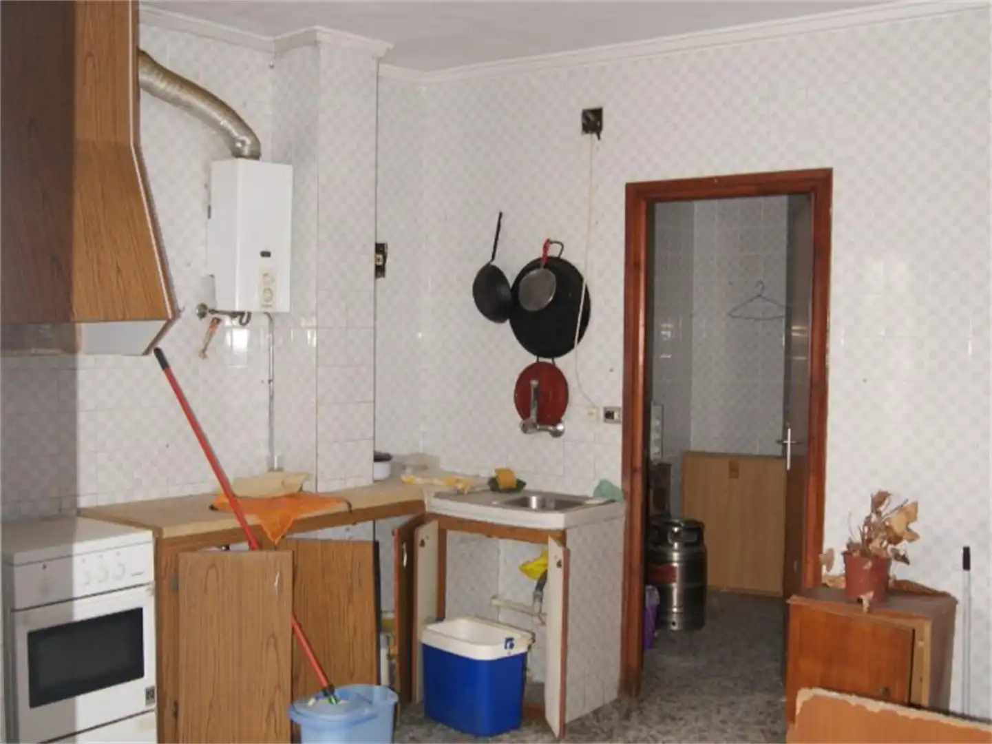 Piso en venta en Plaza de España, Camporrobles Cocina de Piso en venta en Camporrobles