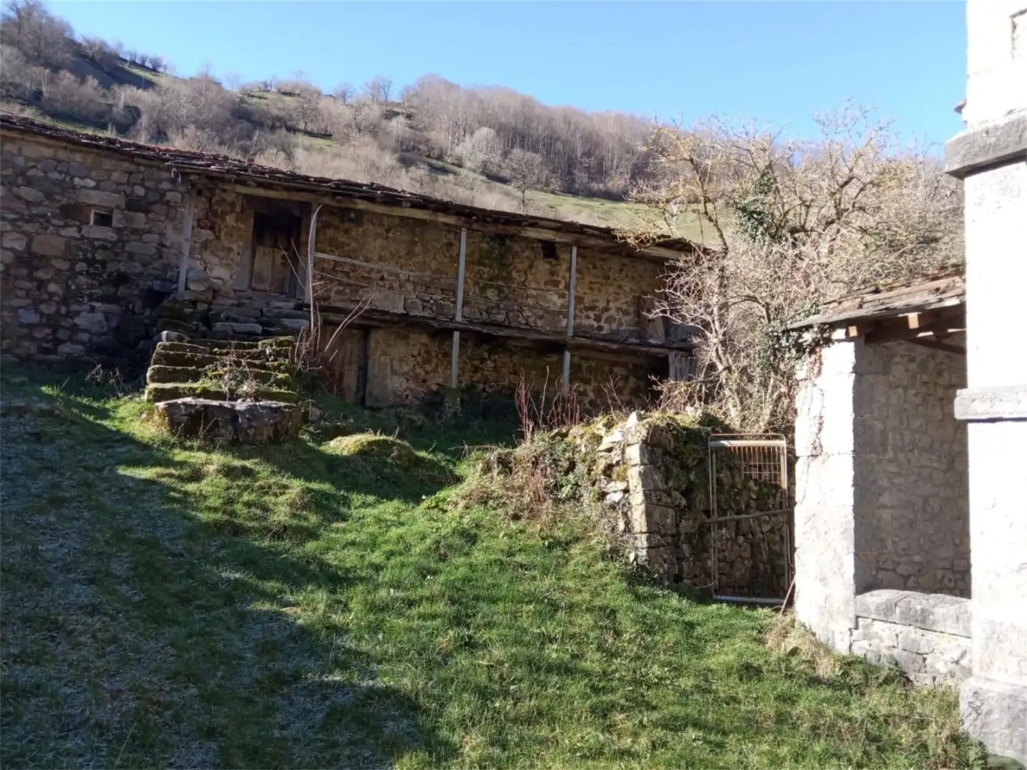 Vista exterior de Casa adosada en venta en San Roque de Riomiera