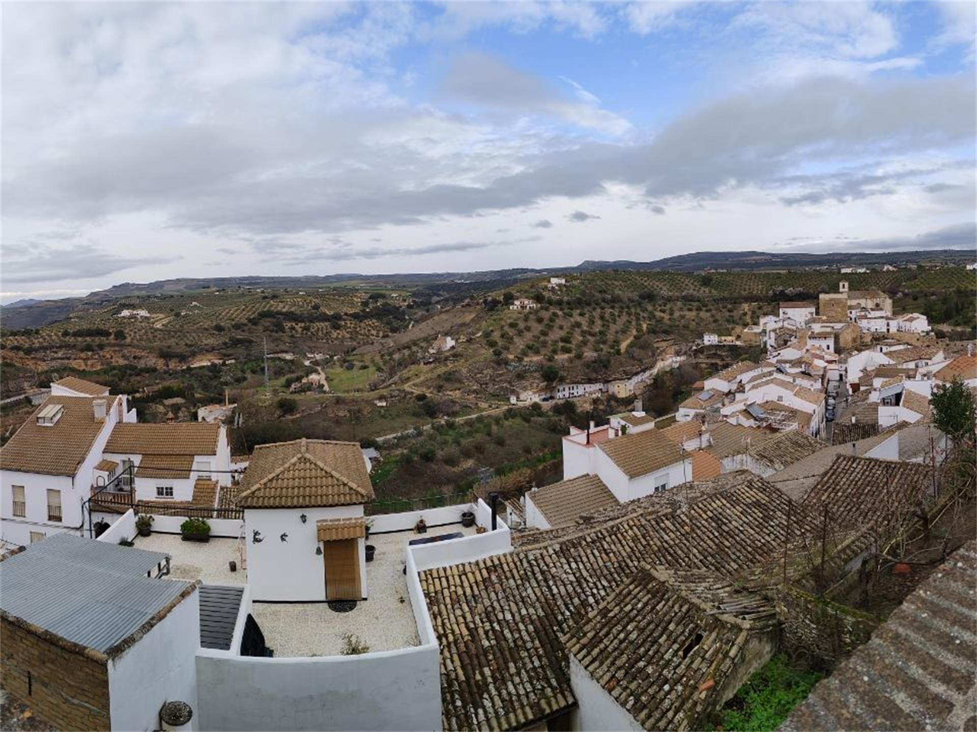 Vista exterior de Casa adosada en venda en Setenil de las Bodegas amb Traster