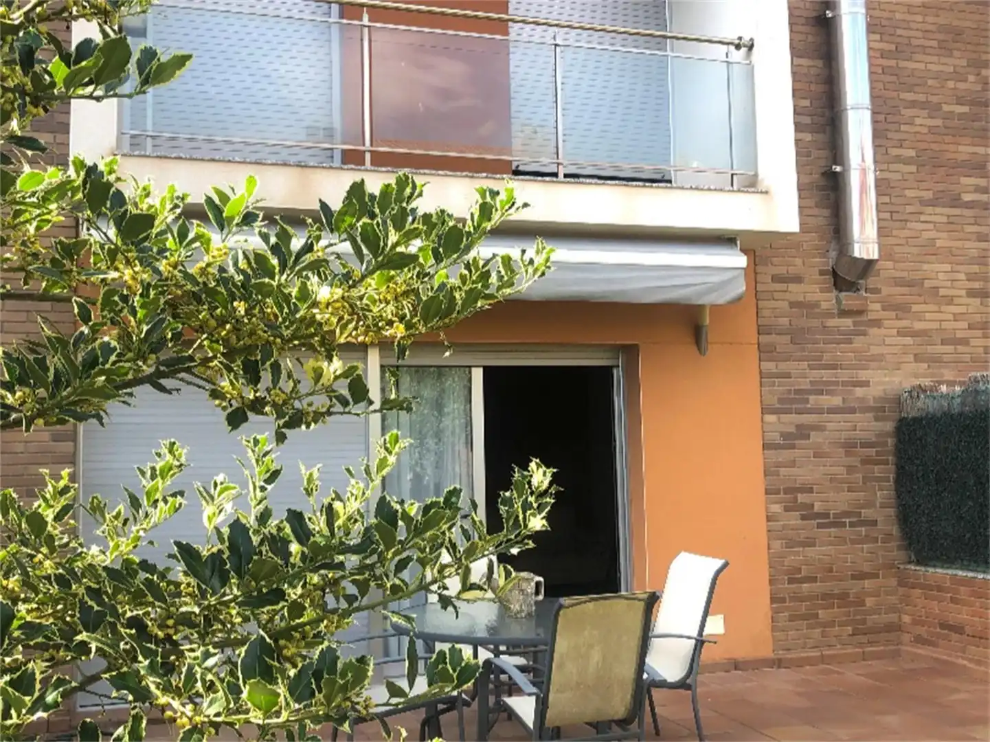 Casa adosada en venta en Passatge Maria Aurèlia Capmany, Callús Vista exterior de Casa adosada en venta en Callús con Jardín privado, Terraza y Balcón