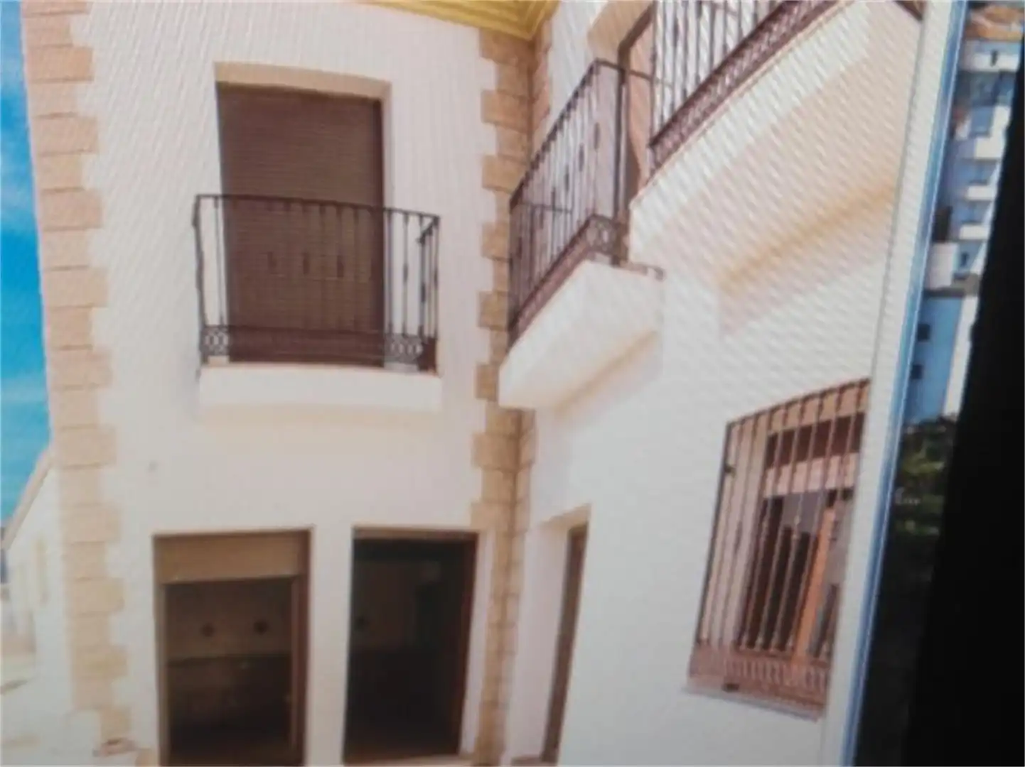 Vista exterior de Casa adosada en venta en Vélez de Benaudalla con Terraza, Piscina y Balcón