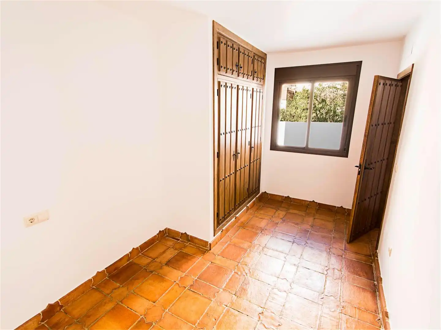 Casa adosada en venta en Vélez de Benaudalla con Terraza, Piscina y Balcón