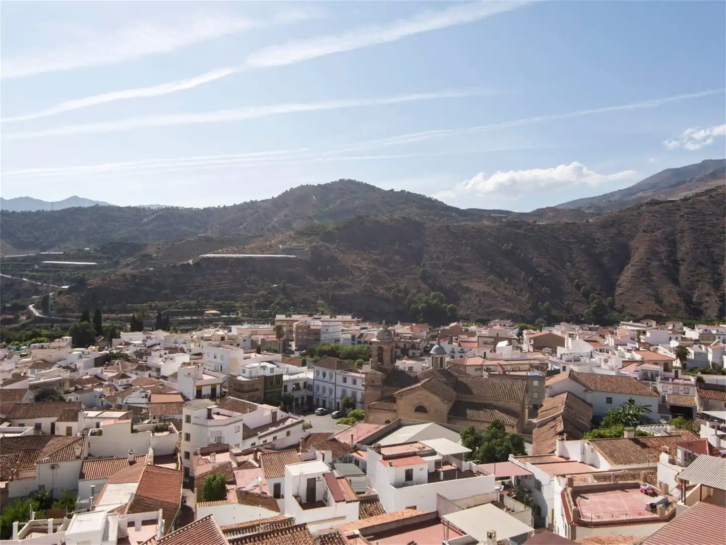 Vista exterior de Casa adosada en venta en Vélez de Benaudalla con Terraza, Piscina y Balcón