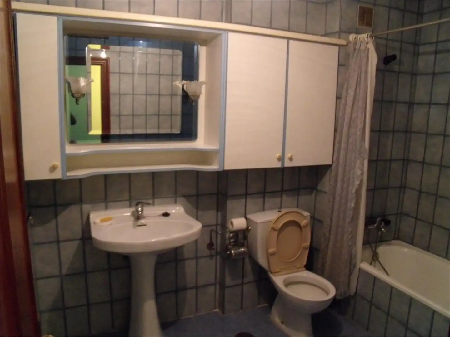Piso en venta en Plaza Pío XII, Belmonte de Miranda Baño de Piso en venta en Belmonte de Miranda con Terraza