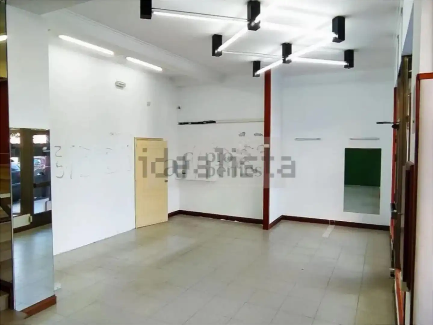 Local de lloguer a Rúa de Eugenio Kraff, 2, As Travesas - Balaídos Local de lloguer en Vigo amb Aire condicionat i Calefacció