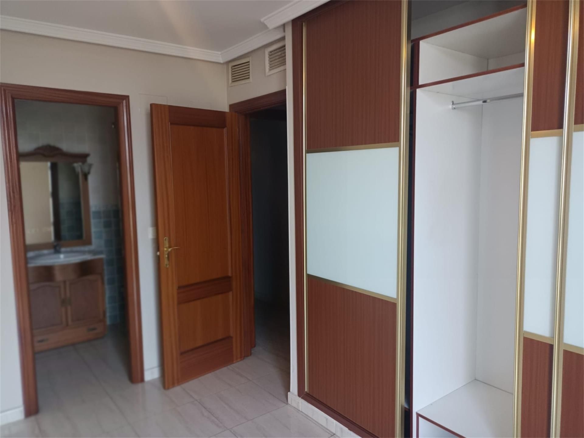 Bedroom of Flat for sale in  Melilla Capital  with Air Conditioner, Heating and Oven