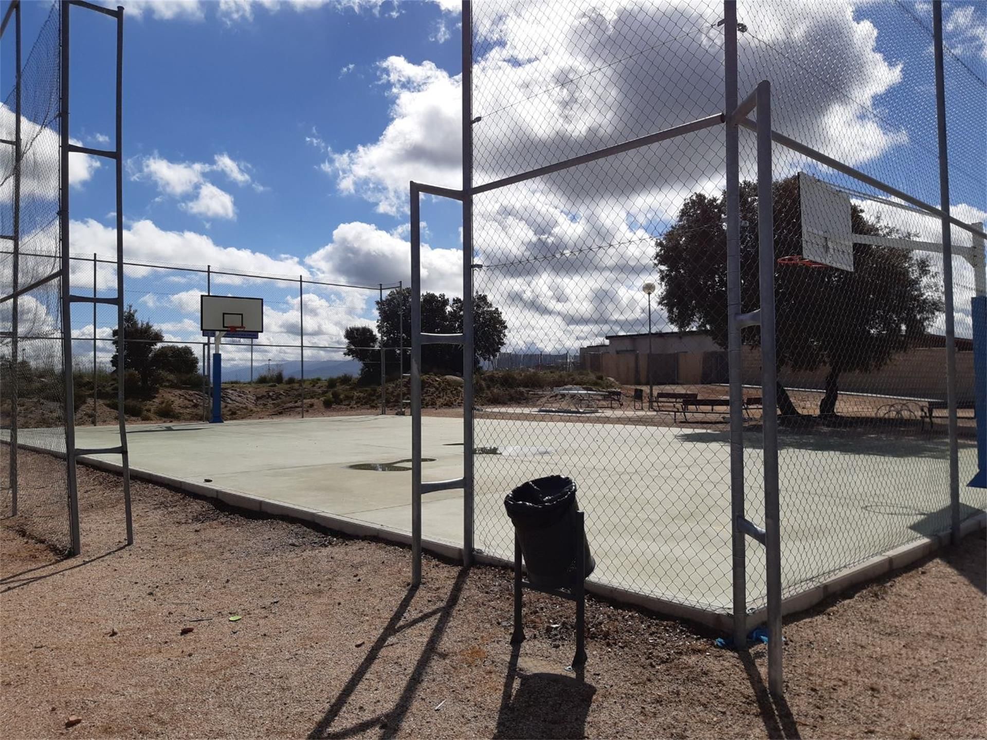 Exterior view of Constructible Land for sale in Zarzuela del Monte