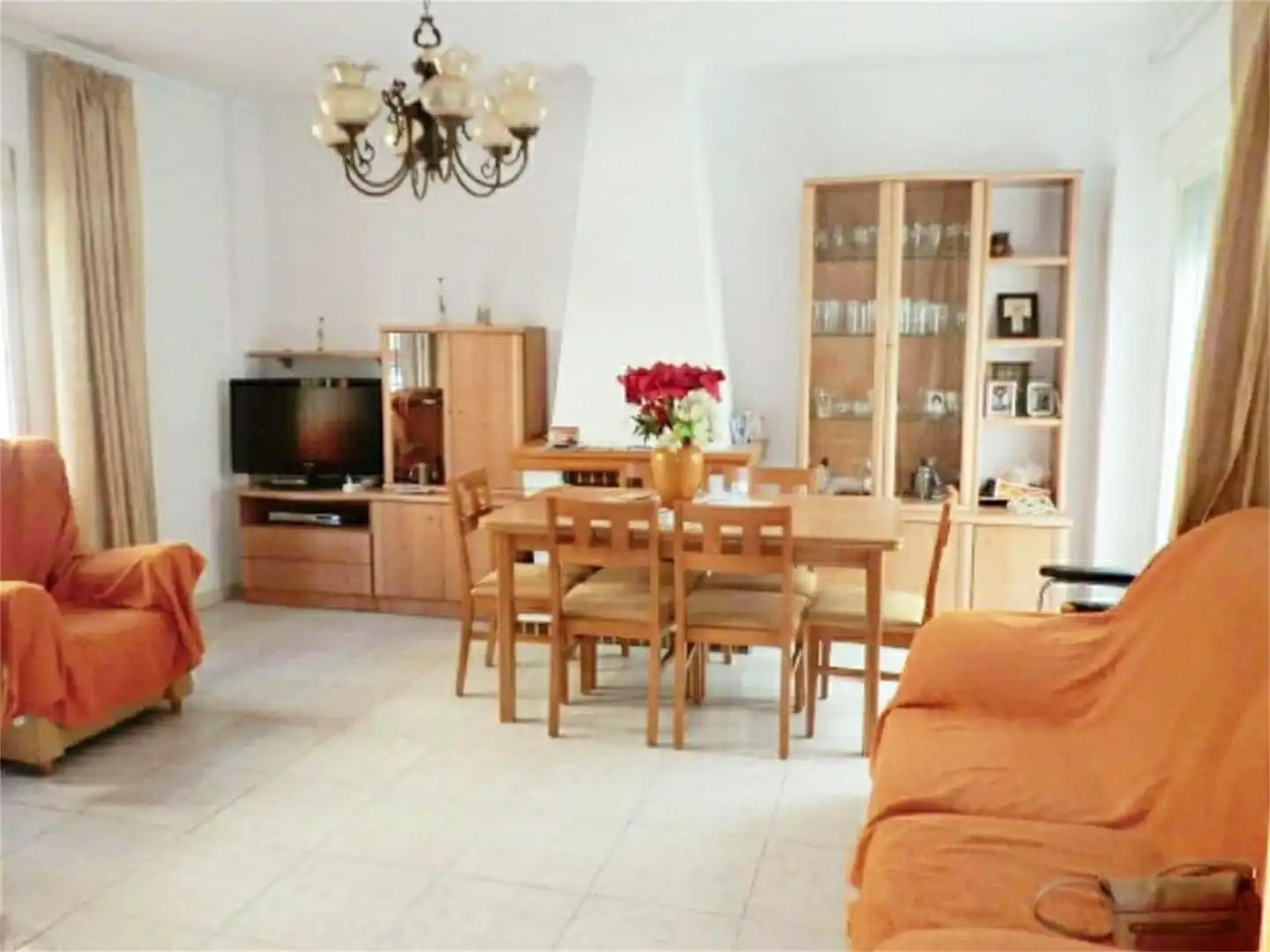 Planta baja en venta en Calle Manuel Birlanga, Almoradí Comedor de Planta baja en venta en Almoradí con Aire acondicionado, Calefacción y Amueblado