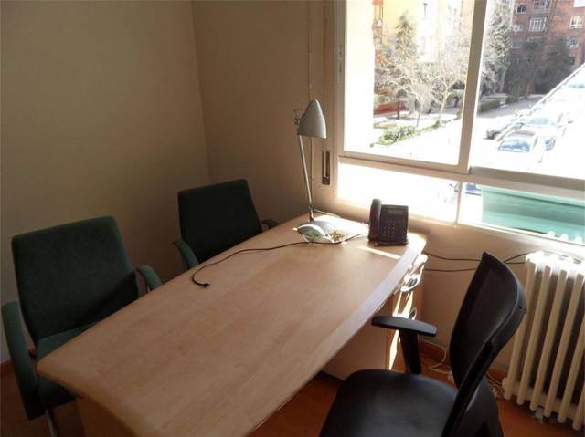 Oficina en Alquiler en Calle del Pintor Juan Gris, 3 en Castillejos - Cuzco